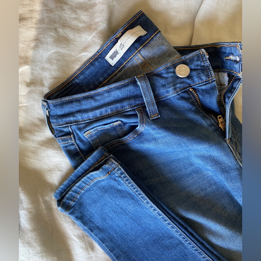 BNWOT Levi’s skinny jeans, size 25, medium blue wash